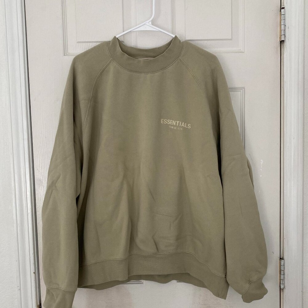 Essentials Mock Neck Crew Neck